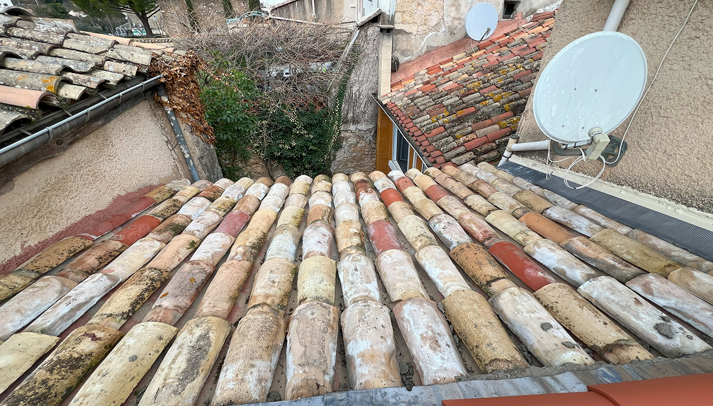 Image d'une réparation de toit avant intervention de TB rennovation